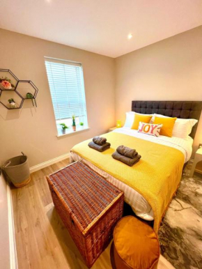 Brand New Apt -Coastal Breeze 1-bedroom apartment in Bournemouth with free parking- sleeps 4 ppl- internet